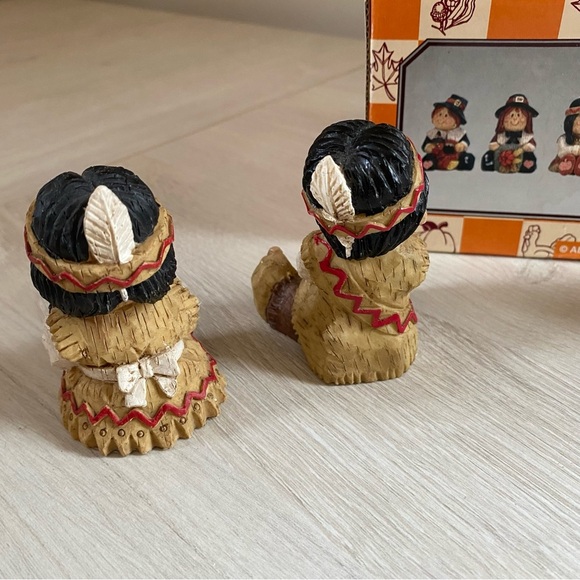 Vintage Thanksgiving 3” Figurines Set Of Four Pilgrims & Native Americans w/ Box - Picture 7 of 8